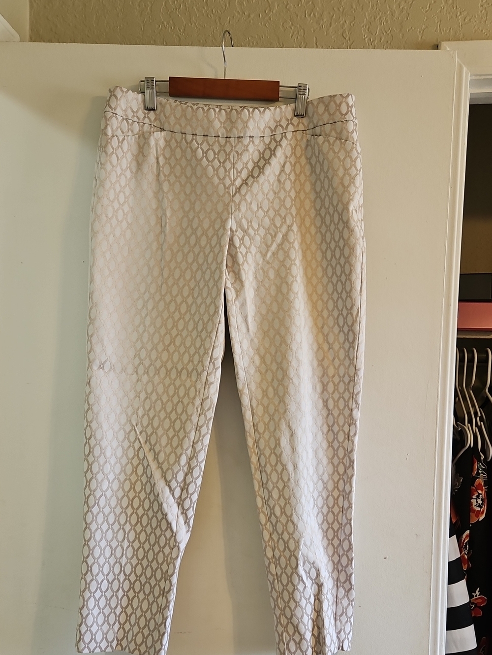 White House Black Market Beige Geo-Pattern Cropped Pants